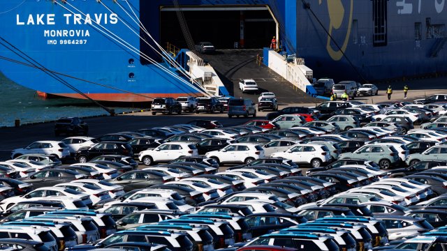 Тысячи роскошных автомобилей застряли у Кении из-за войны на Ближнем Востоке