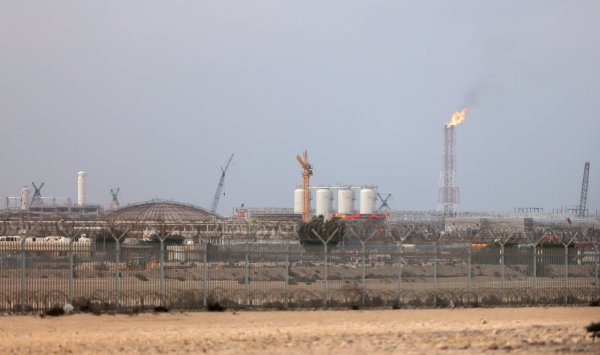 Крупнейшему в мире заводу по производству СПГ нанесен значительный ущерб, заявил Катар