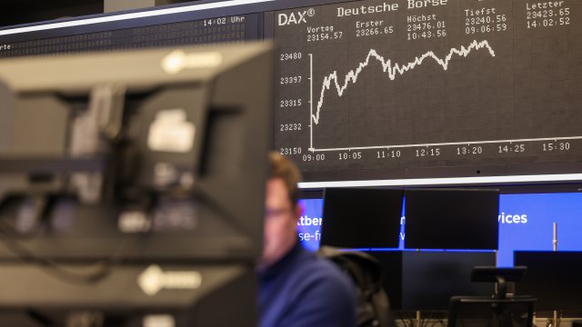 Рост цен на нефть окрасил фондовые рынки Европы в красный цвет