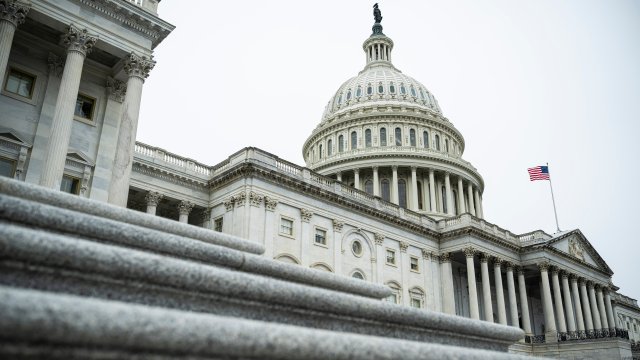 ФРС оставила ключевую ставку без изменений и ожидает только одного снижения в этом году