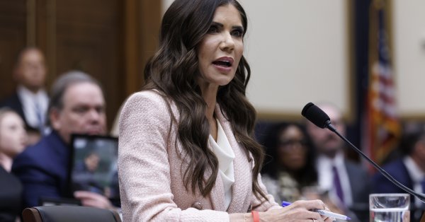 Трамп уволил министра внутренней безопасности Кристи Ноем