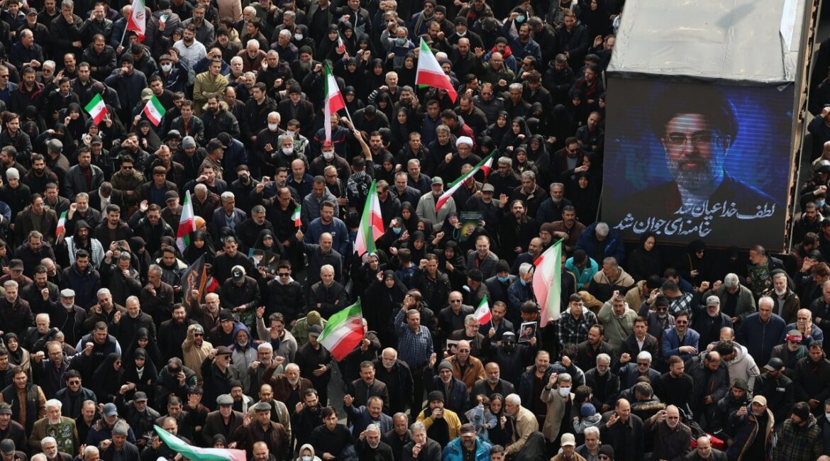 Фракции в изгнании соперничают за благословение США на контроль над Ираном