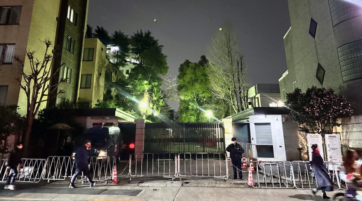 Японский солдат ворвался в посольство Китая и был арестован