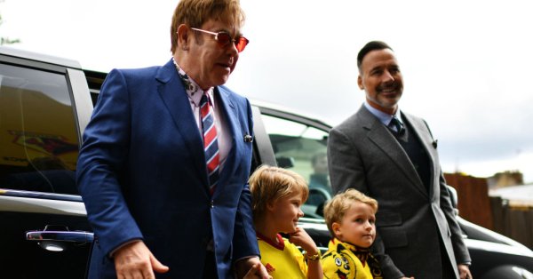 Дружная семья: Увидеть взрослых сыновей Элтона Джона