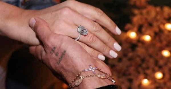 Собаленко с обручальным кольцом с бриллиантом от своего бойфренда из Бразилии ФОТО/ВИДЕО