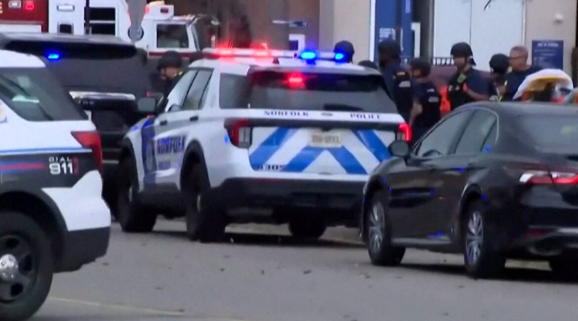 Связанный с ИГ мужчина расстрелял американский университет, нейтрализованный студентами