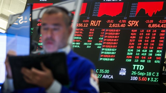 Индекс Dow потерял почти 300 пунктов на фоне новых волнений вокруг Ирана