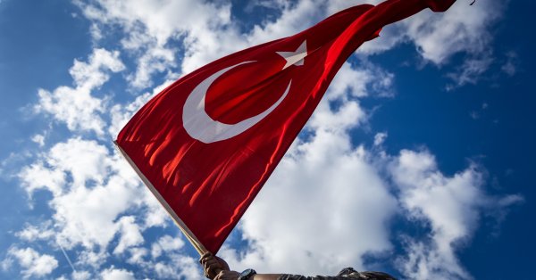 Турция подтвердила: Иран запустил баллистическую ракету по ее территории