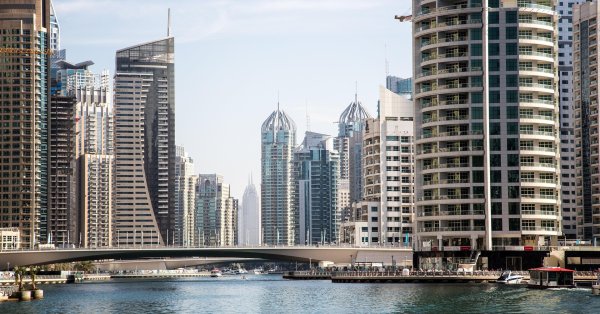 Иран нанес удар по аэропорту Дубая, чтобы отменить рейсы? ВИДЕО