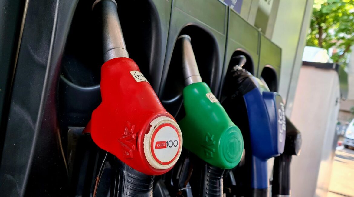 Бенчев с прогнозом: Минимальный рост бензина в нашей стране