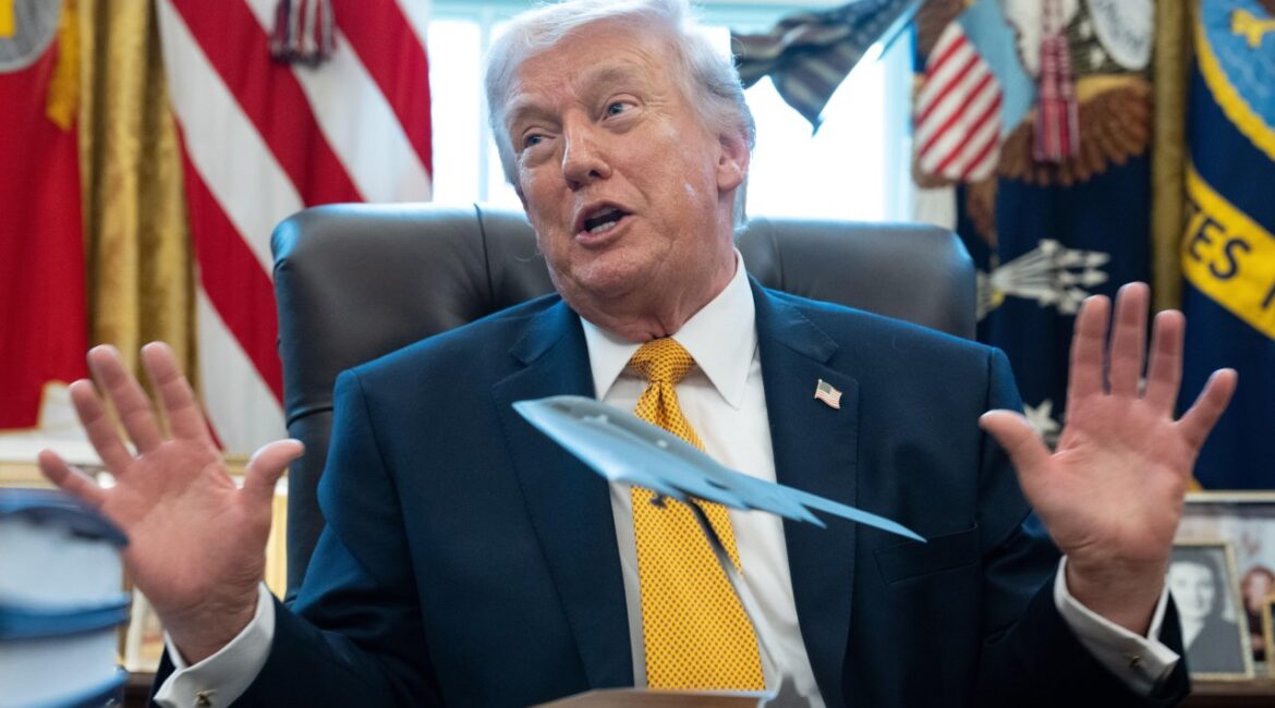 Трамп звонит на неизвестные номера, его личный номер легко узнать