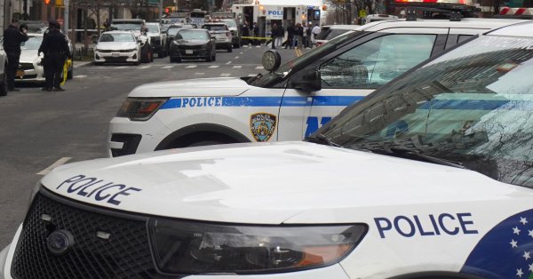 Водитель выстрелил в полицейского во время остановки и покончил с собой