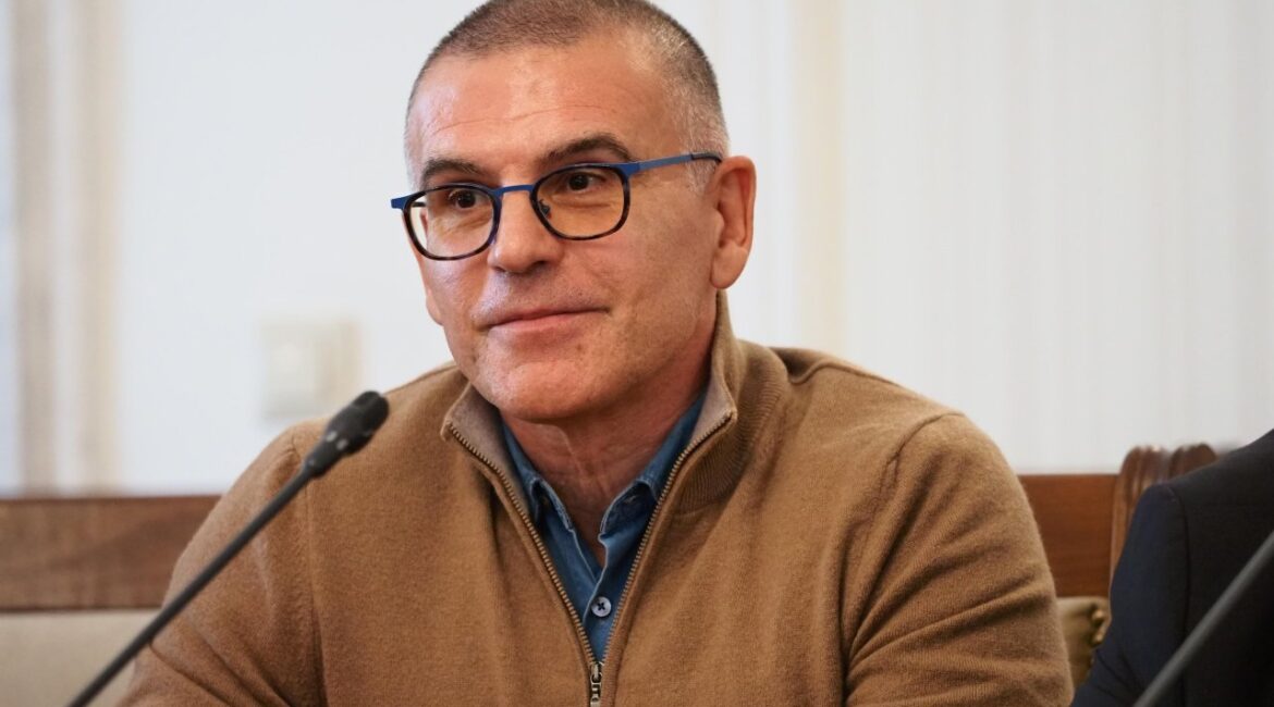 Дефицит за март с накоплением составляет 1,5 млрд евро.