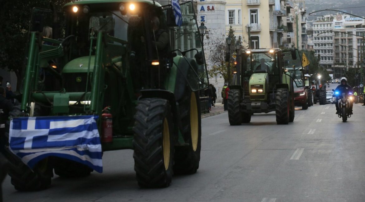 Греческие фермеры угрожают заблокировать границу в «Промахоне» в течение нескольких дней
