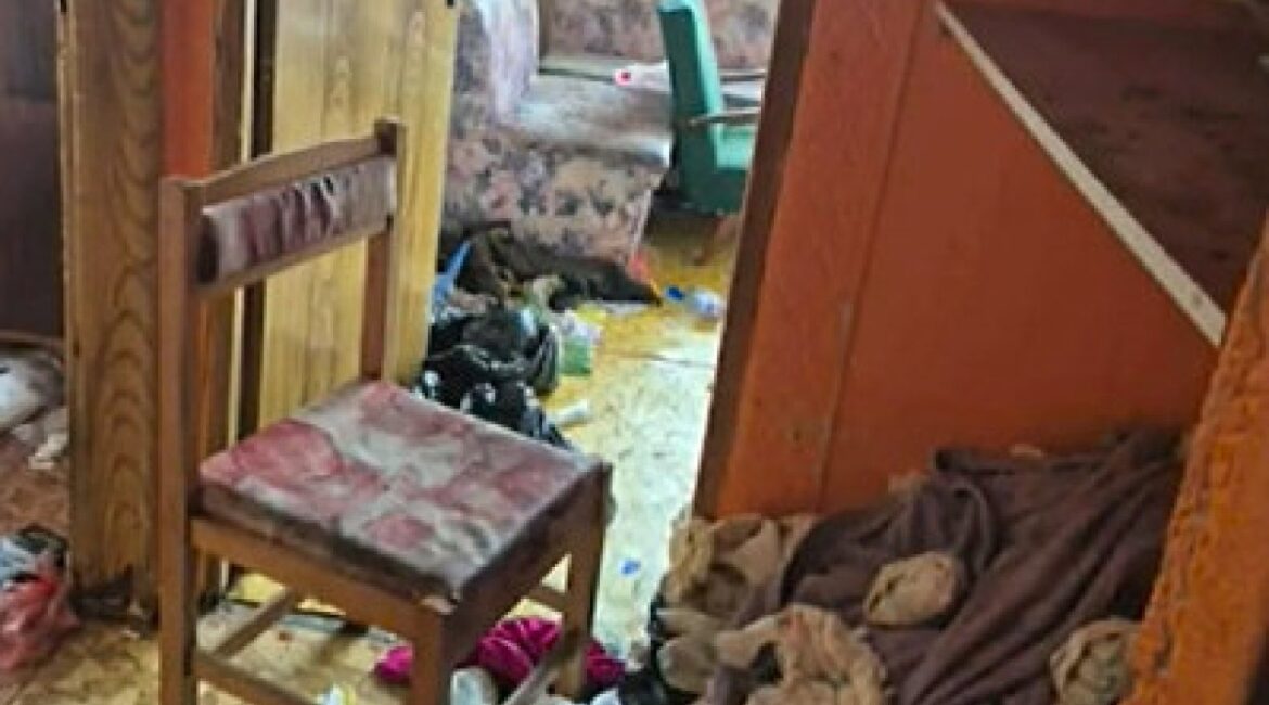 Дом двоих детей в Ямболе: невыносимый запах, грязь, ужасающие условия
