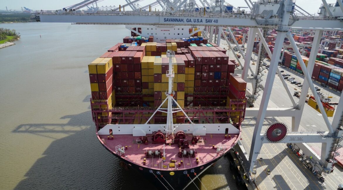 Театр абсурда в торговой войне Трампа