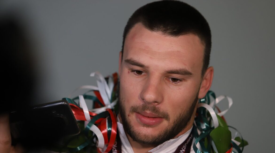 Вверху: Кирилл Милов стал чемпионом Европы!