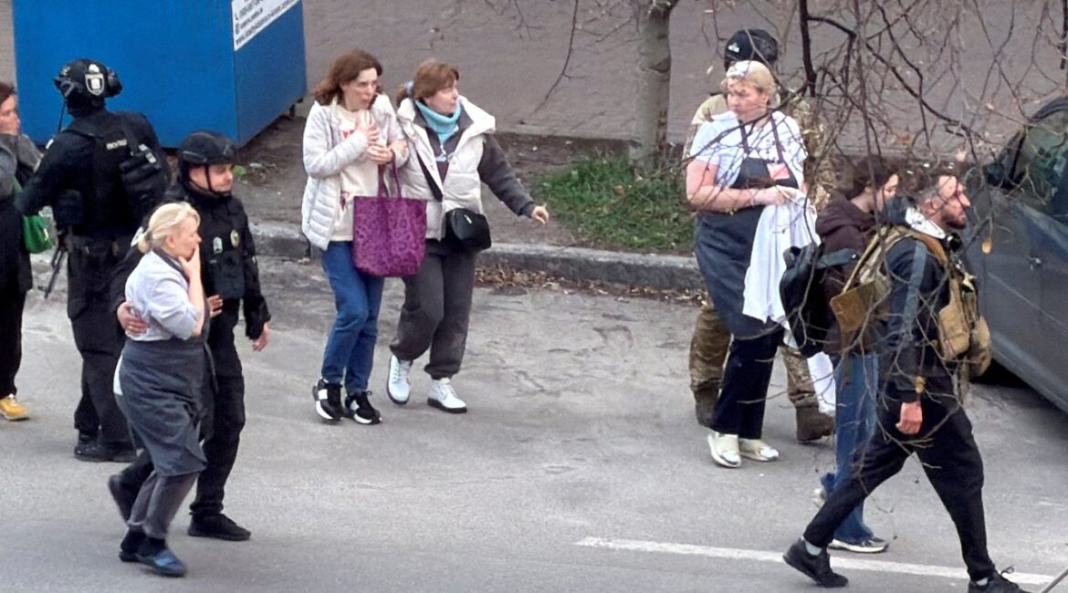 В Киеве мужчина открыл стрельбу в супермаркете и убил пятерых ВИДЕО