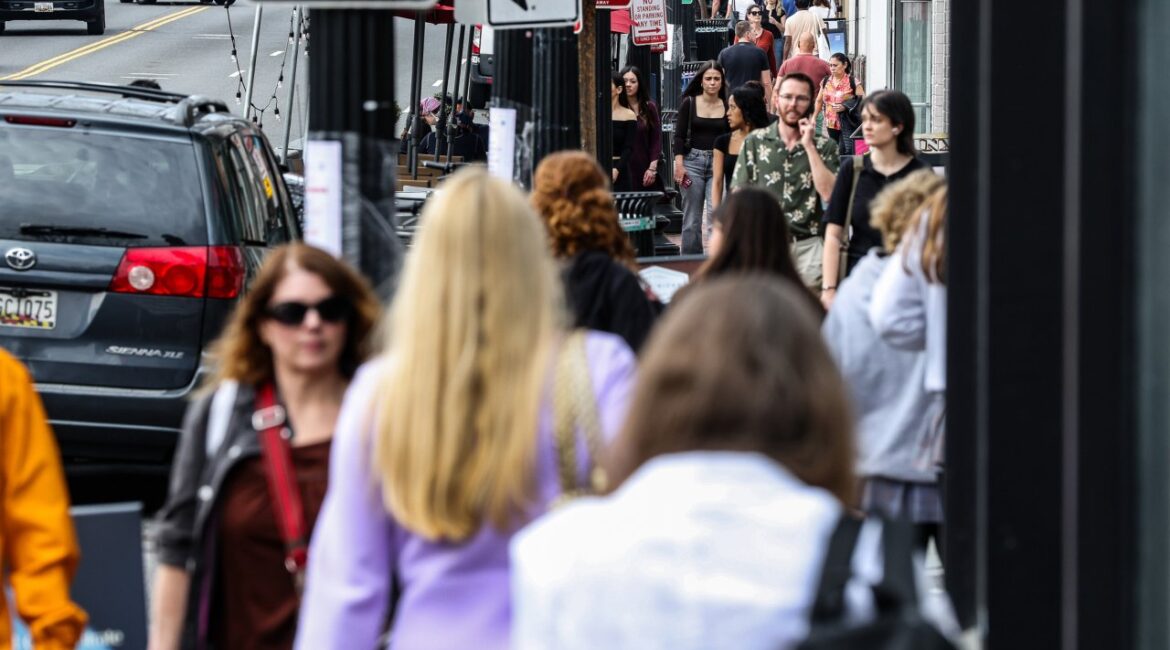 Потребительское доверие в США упало до рекордно низкого уровня