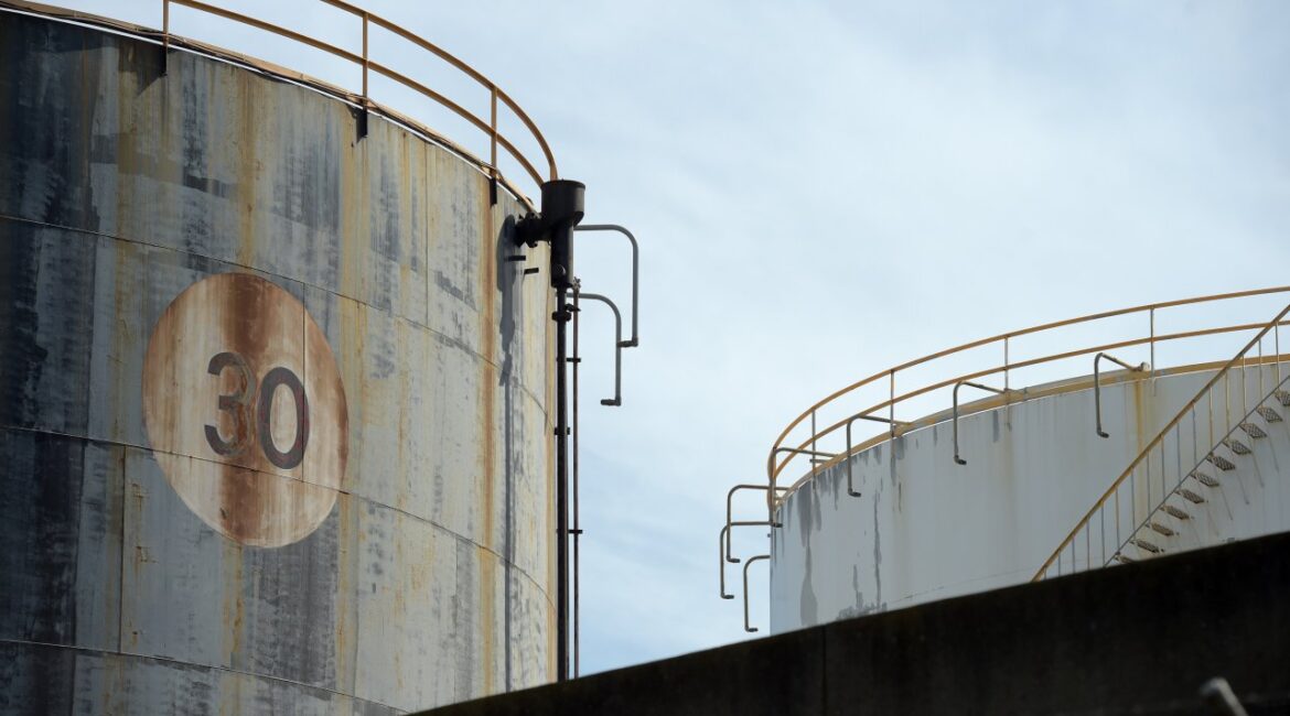 Нефть падает, акции растут из-за плана перемирия с Ираном