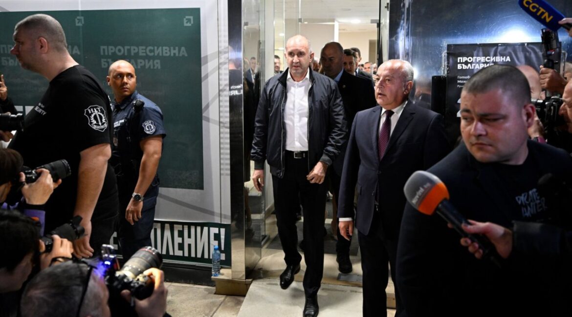 Протоколы подсчитаны на 100%: окончательная победа Радева, ГЕРБ удержала вторую позицию