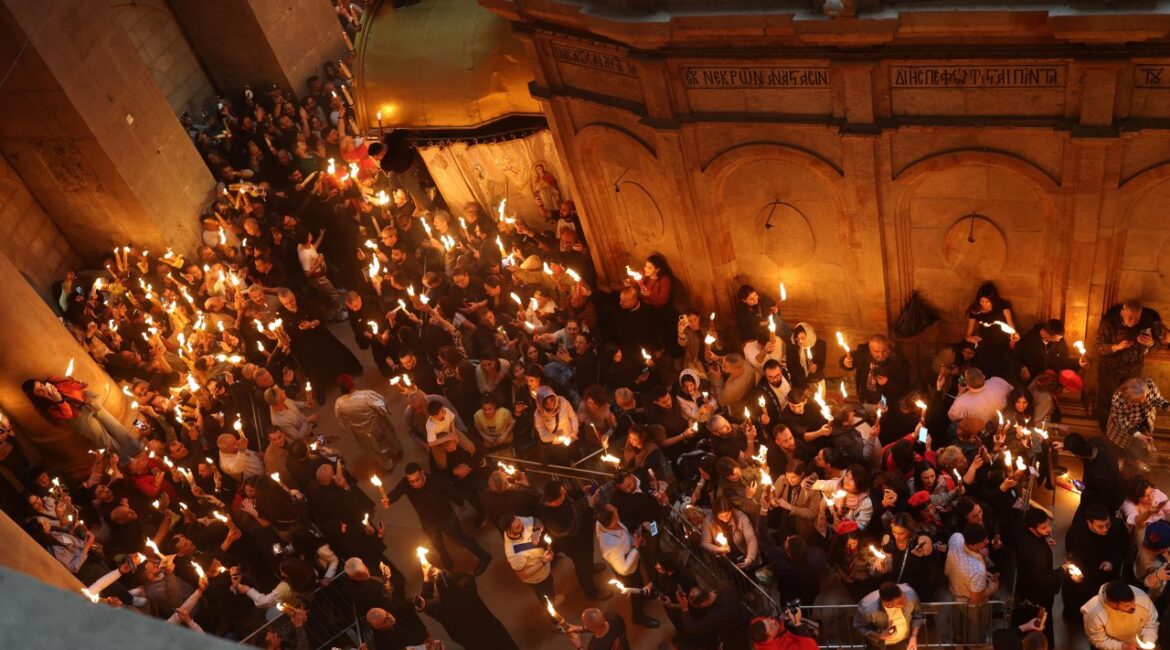 В кадре: Огонь благодати сошел на Иерусалим.