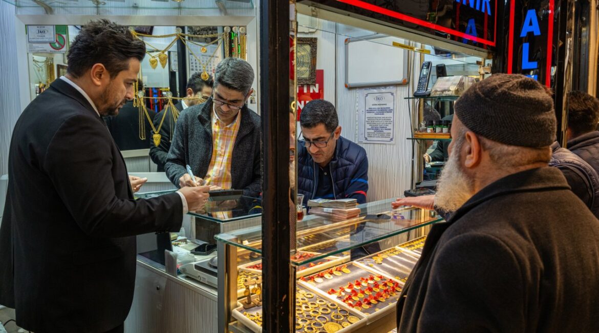 Турция потратила более 30 миллиардов долларов на защиту лиры от войны