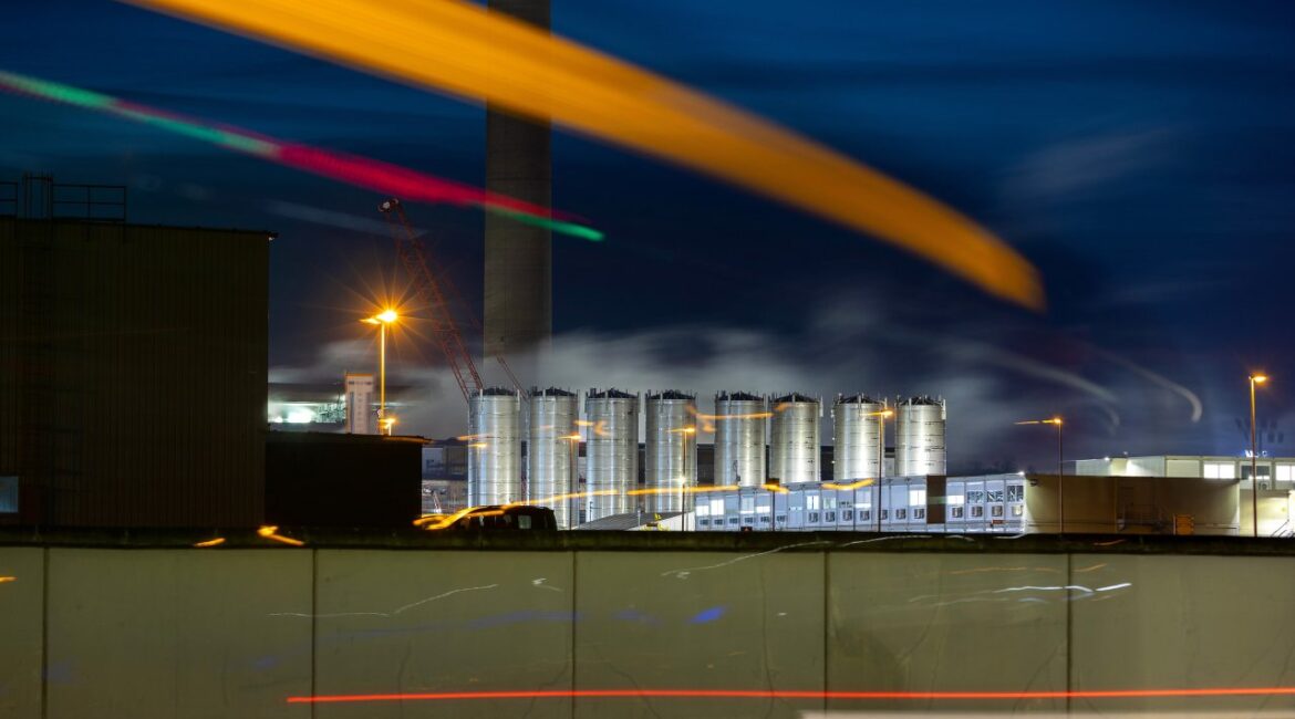 Война в Персидском заливе угрожает производству продуктов питания и автомобилей в Европе