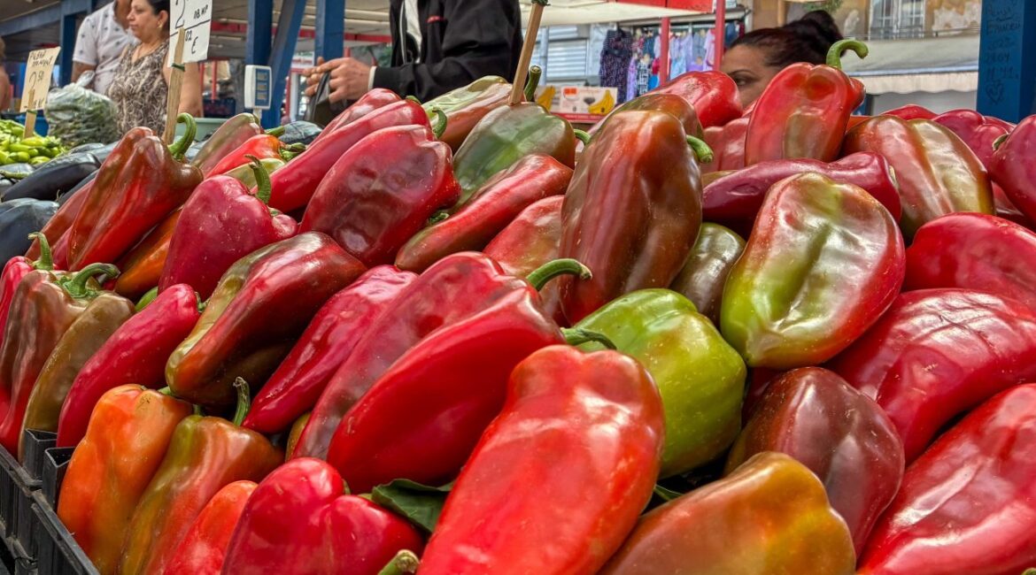 На биржах: Подскочили цены на помидоры, огурцы и перец