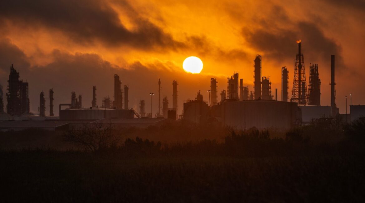 Нефть дорожает после того, как Трамп пригрозил Ирану новыми атаками*