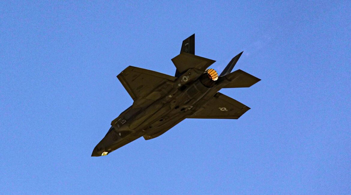 Спасли одного из пилотов, самолет которого сбил Иран