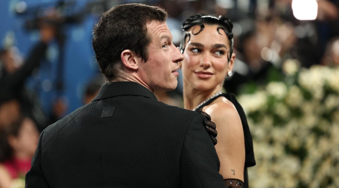 Романтическое сафари для Дуа Липы и ее жениха.