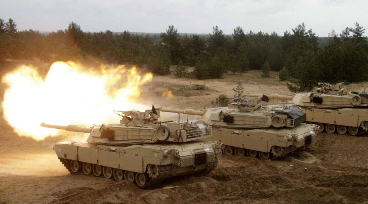 США модернизируют двигатели танков M1 Abrams