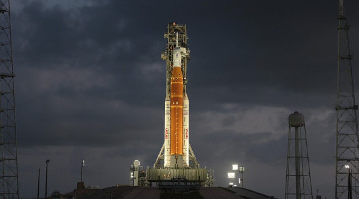 Миссия НАСА на Луну кладет конец традиционным космическим компаниям