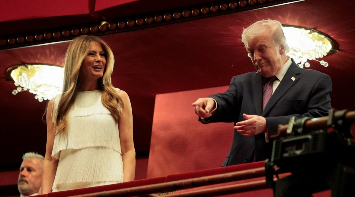 Трамп посмотрел мюзикл «Чикаго» под аплодисменты и улюлюканье ВИДЕО