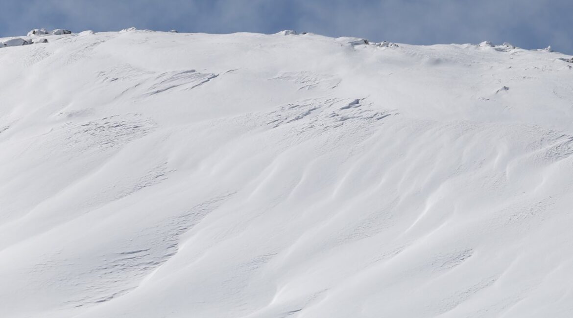 Спасатели ищут человека в районе Драгалевского монастыря