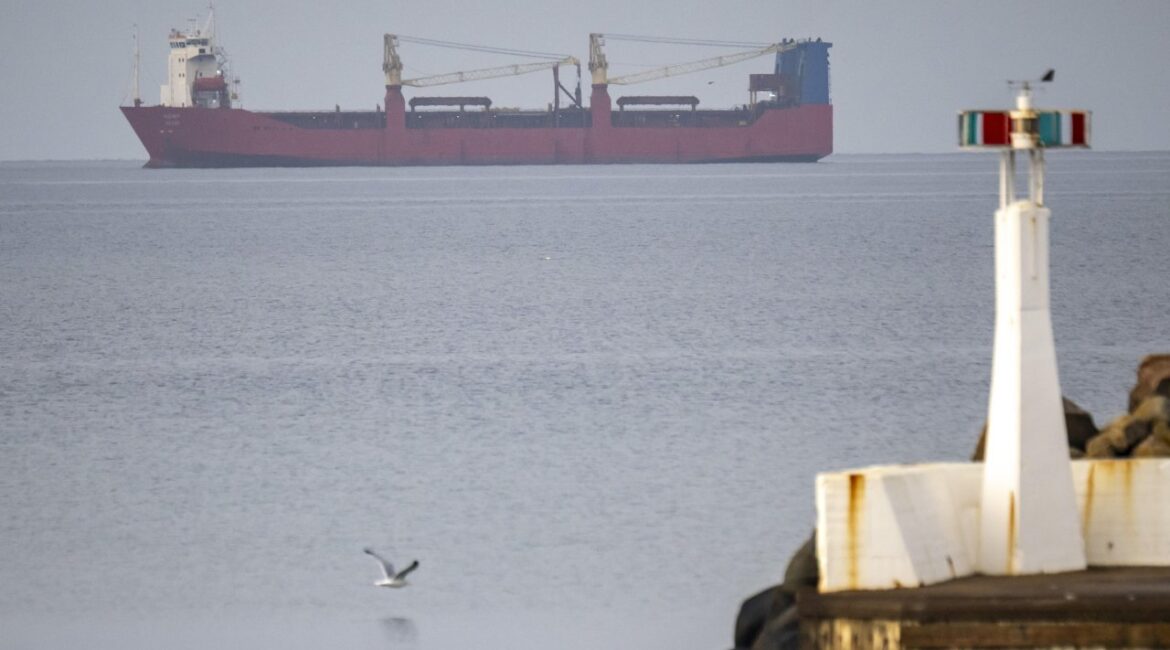 Трое моряков погибли при атаке украинского беспилотника на российское судно с пшеницей