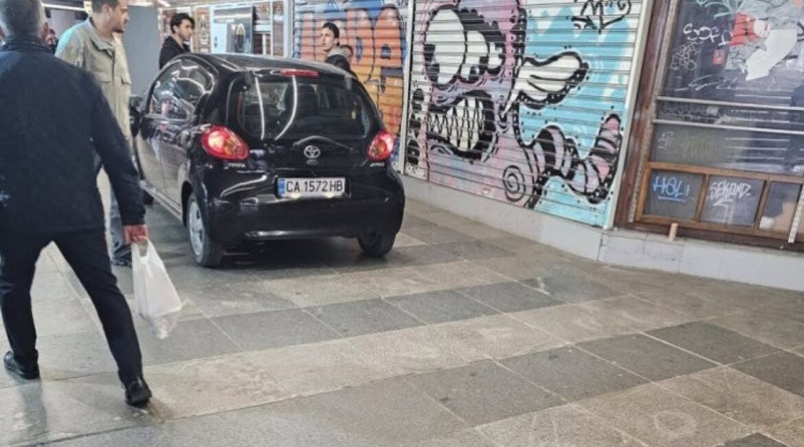 Рассказывает владелец автомобиля, "ушедшего" в подземный переход Орлова моста