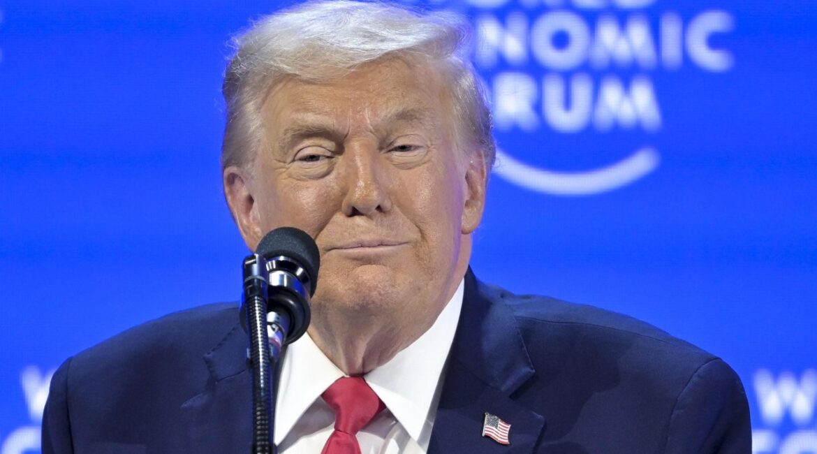 Трамп раскритиковал семью Макрона