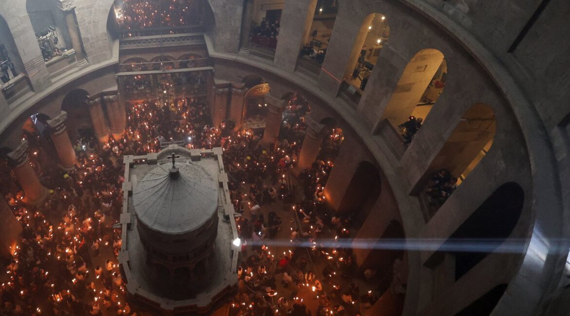 Благодатному огню помолились в Иерусалиме ФОТО/ВИДЕО