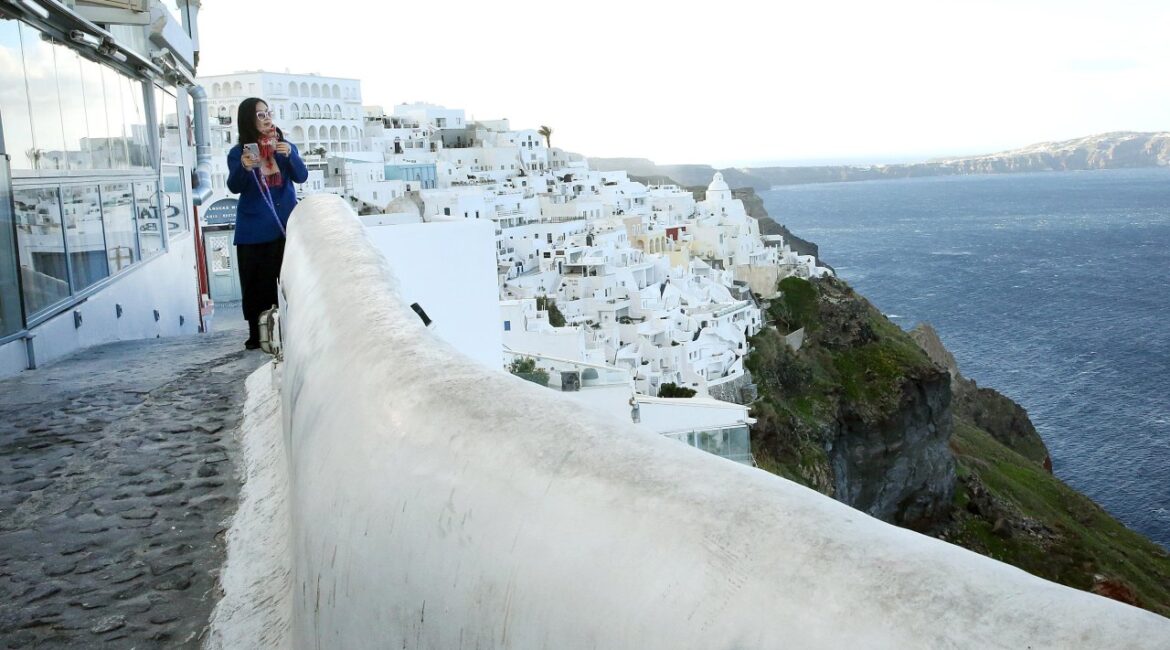 Греция ищет 90 000 работников для туризма – сезон под вопросом