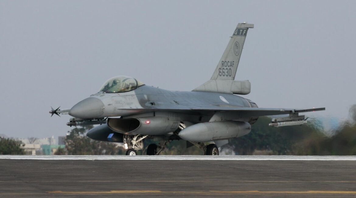 Почему Перу откладывает сделку по контракту с Mammoth F-16