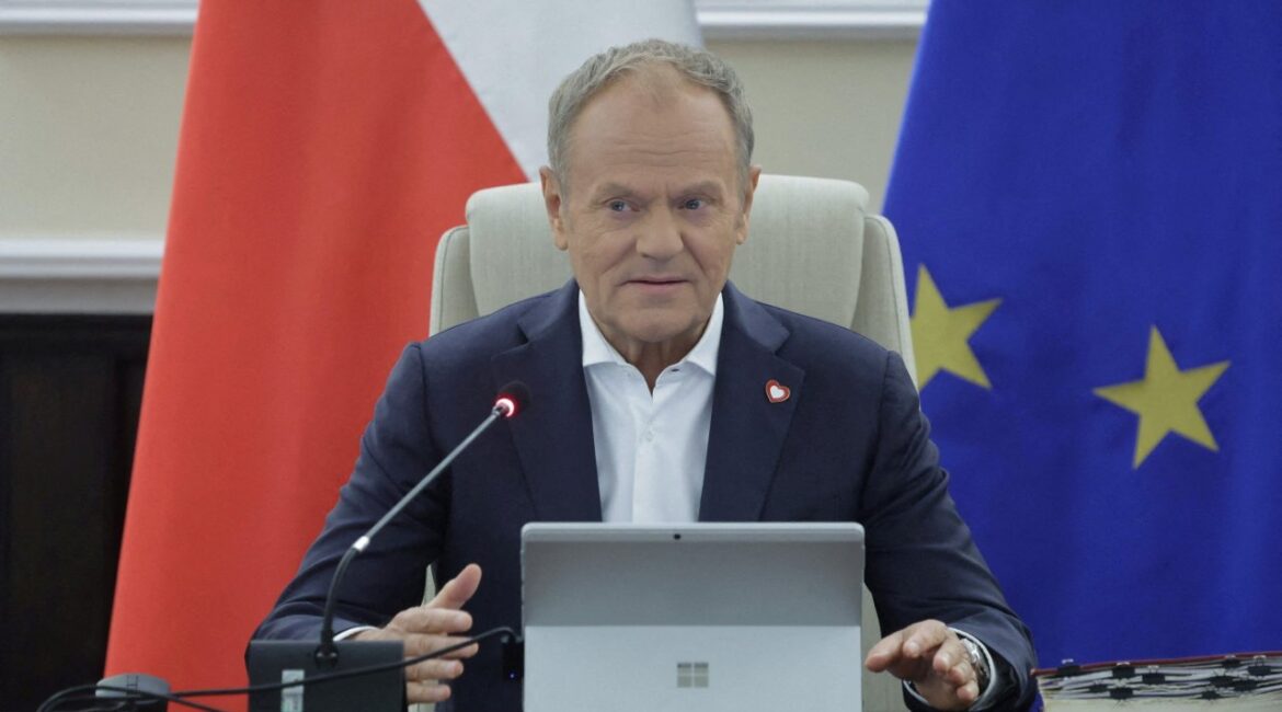 Туск: Угроза Трампа выйти из НАТО — это «план мечты Путина»