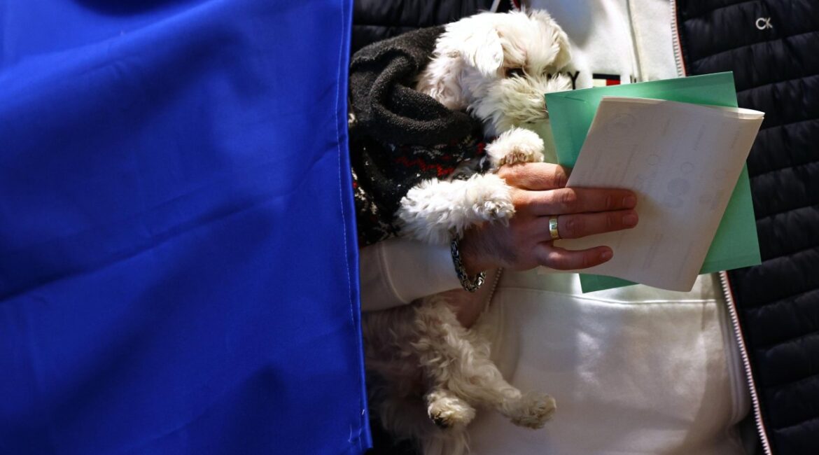 Они засняли фальсификацию выборов со стороны партии Орбана ВИДЕО