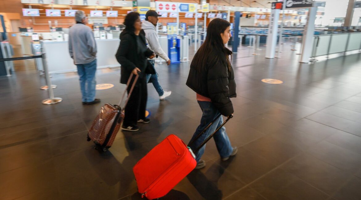 Работают ли бонусы для сотрудников Ryanair, «ловящих» правонарушителей с большими сумками?