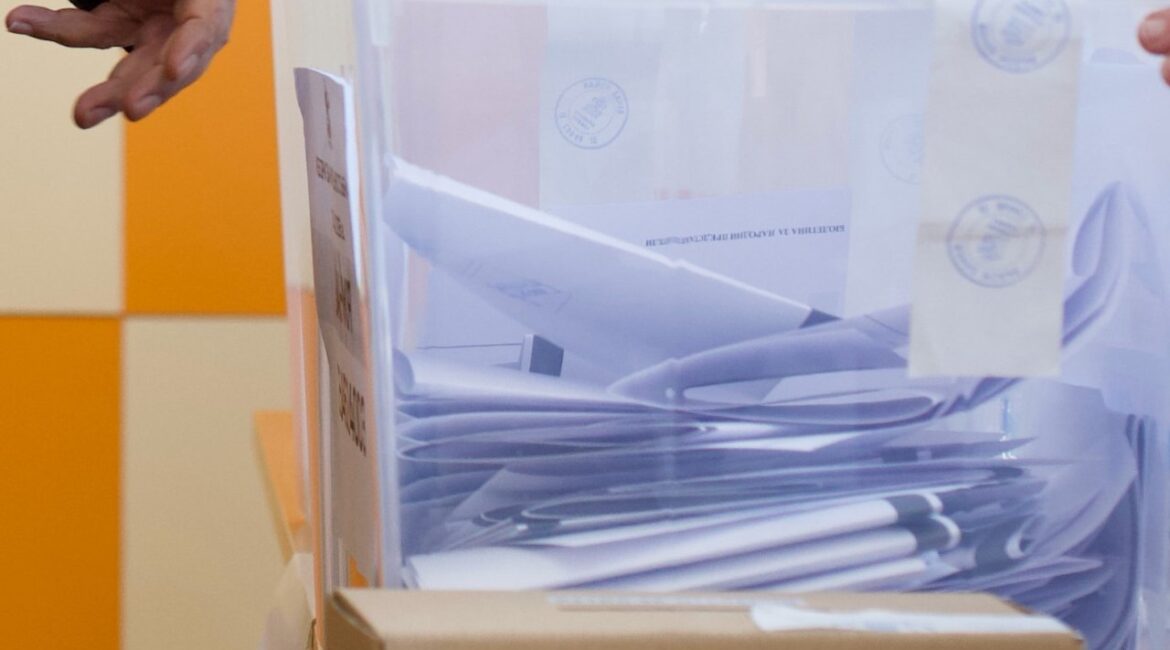 Высокая активность и длинные очереди перед секциями в Париже