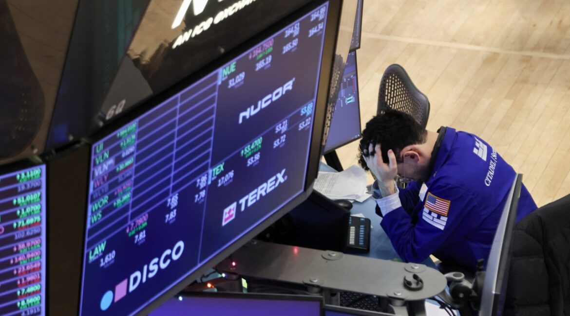 Акции Goldman Sachs тянут вниз индекс Dow Jones в начале торгов в США*