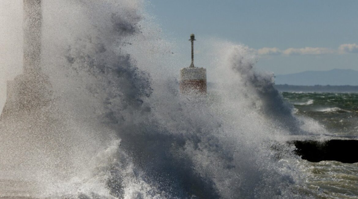 Шторм «Эрминио» обрушился на всю Грецию