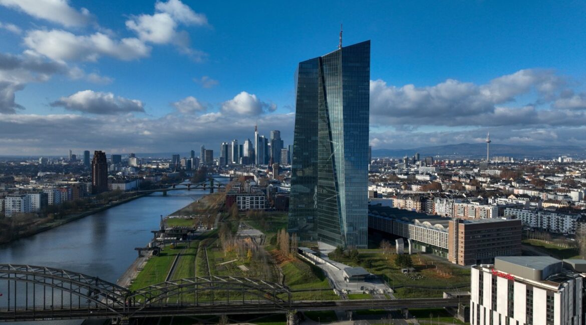 Глава ЕЦБ Перейра: Экономический ущерб от войны в Иране пока не очевиден