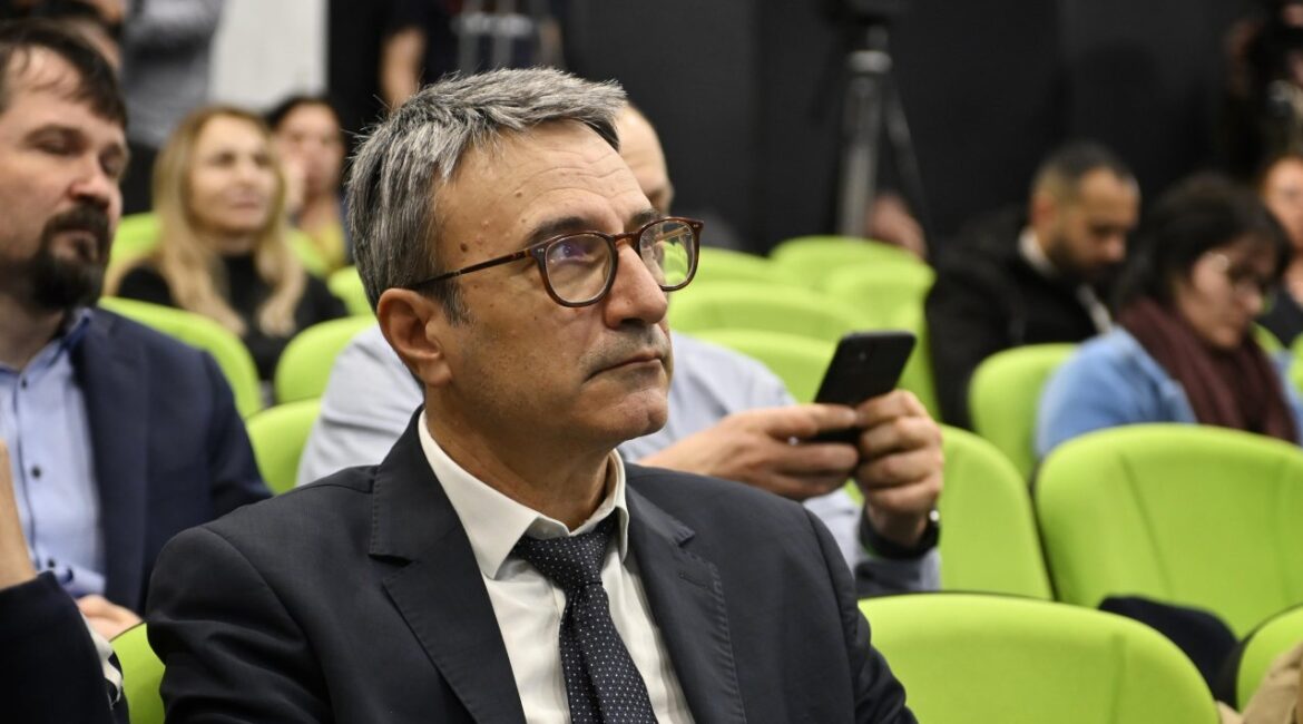 Трайков хвастается, что официальная власть обеспечила честные и свободные выборы